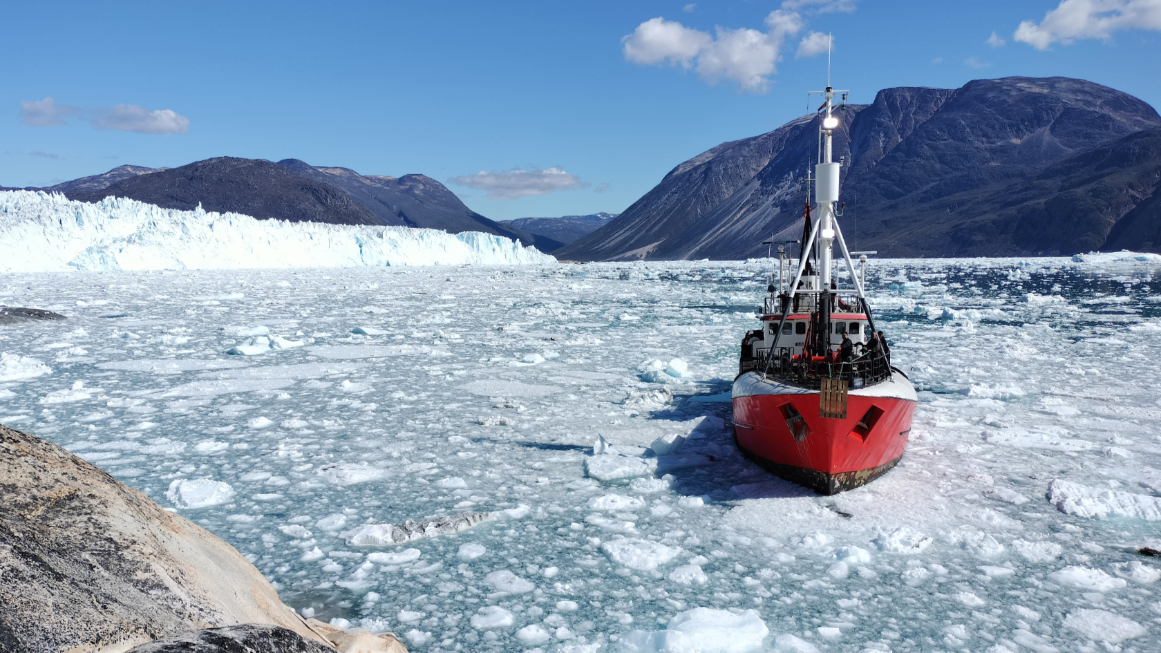 “Calving-driven fjord dynamics resolved by seafloor fibre sensing” – GreenFjord’s new article in Nature
